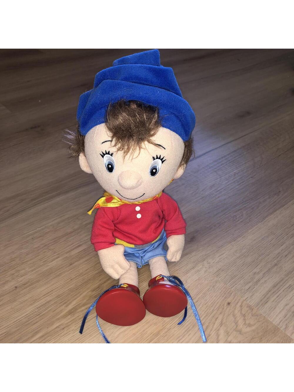 VINTAGE TOY ISLAND MFG. 1989 NODDY ELF CHARACTER PLUSH DOLL WITH BELL